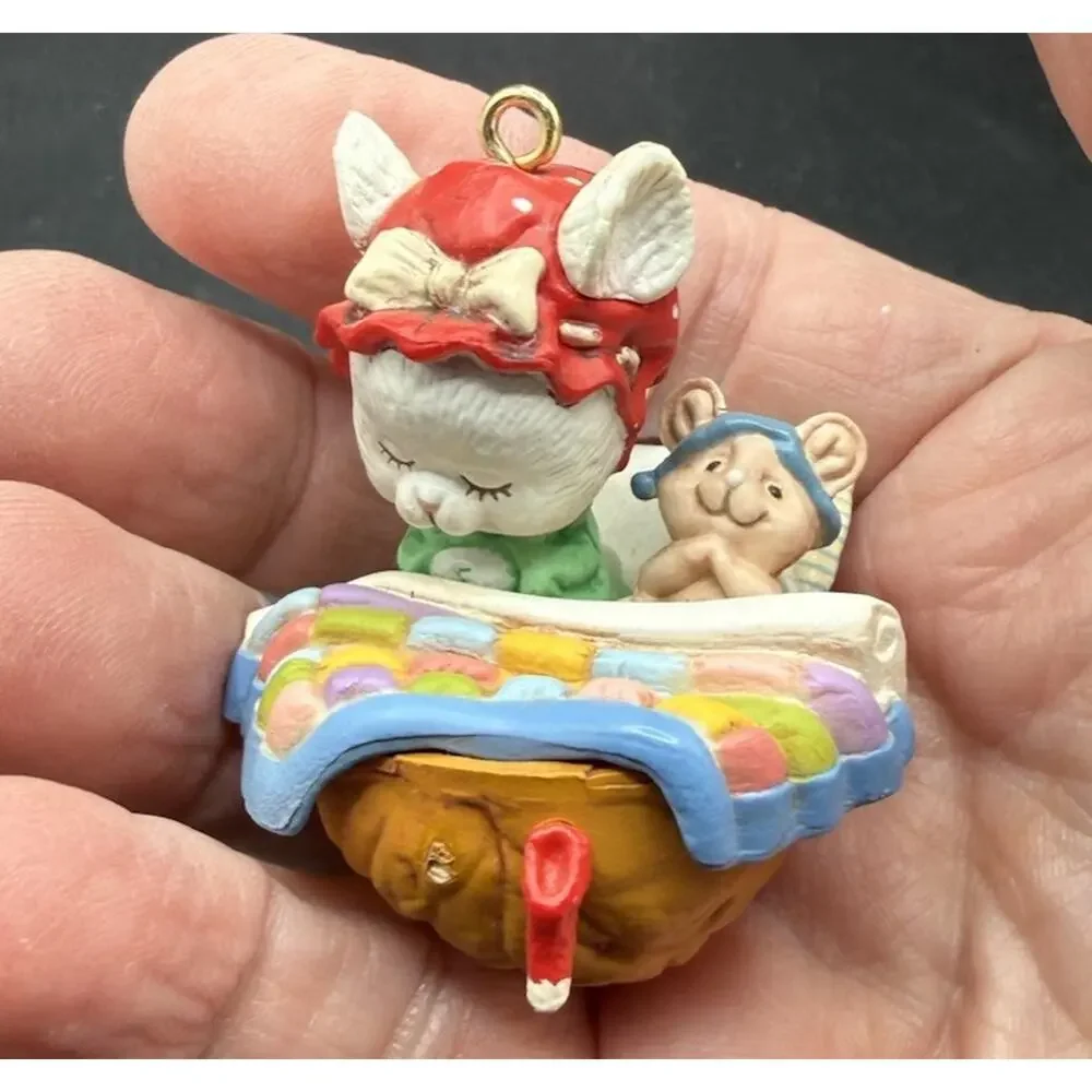 Carlton Cards Heirloom 1990 Visions of Sugar Plums Mouse Ornament No Box -LO17